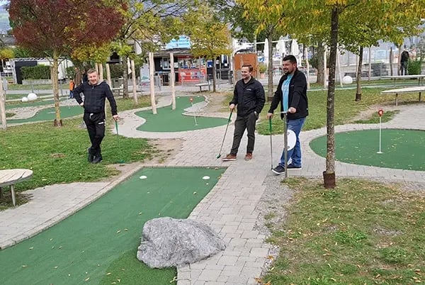 Lager und FW am Minigolfen